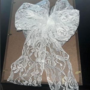 Bridal bouquet lace bow
